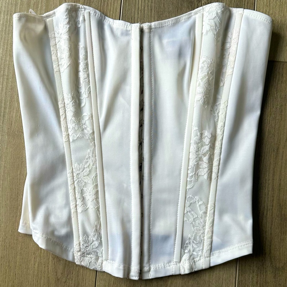 White lace up corset
